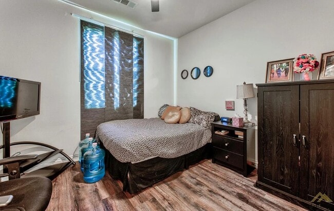 Building Photo - 5900 Warren Ridge Dr