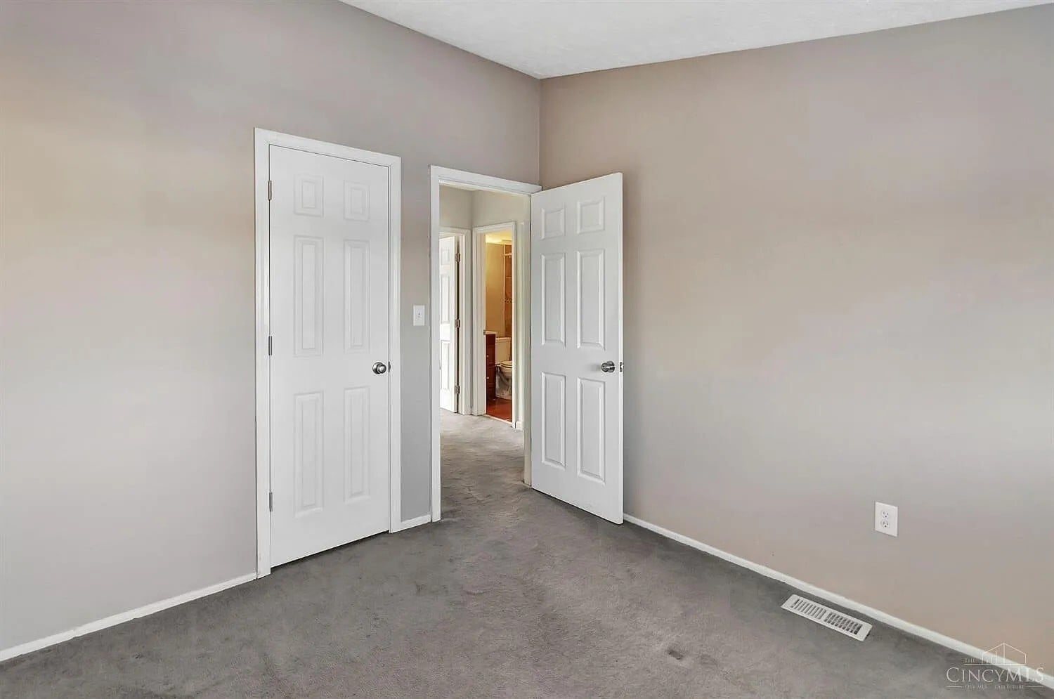 Building Photo - 7752 Montgomery Rd