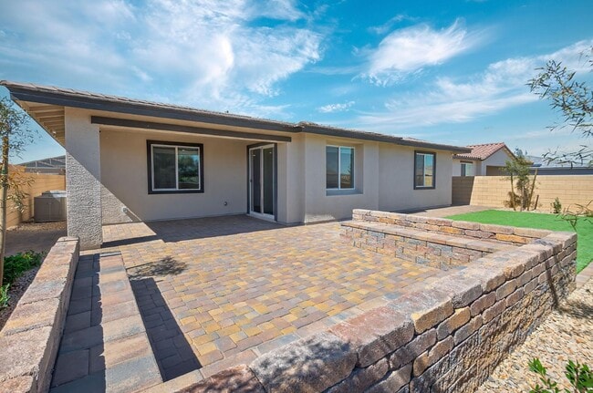 Building Photo - 1024 Saker Falcon Dr