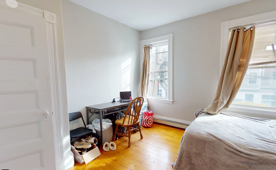 Apt #2L - 147 Columbia St