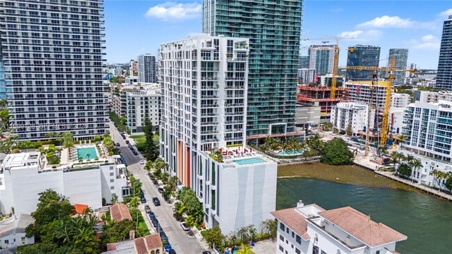 Building Photo - 601 NE 27th St