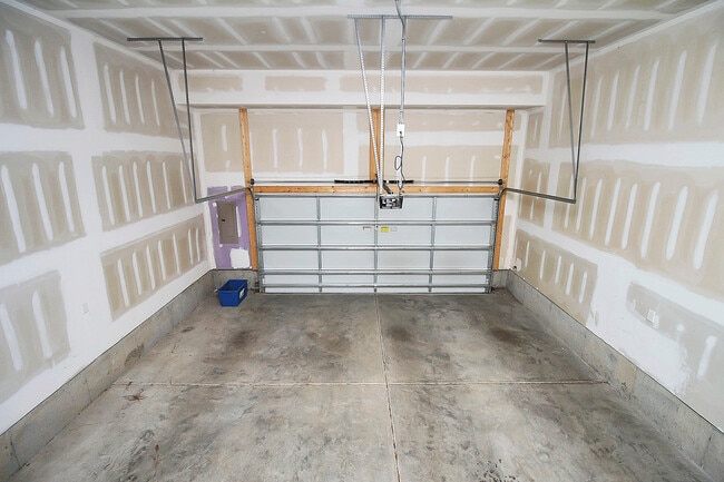 Building Photo - 2633 Statesville Ave