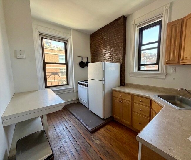 Building Photo - 104 14th St