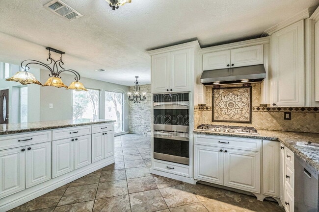 Building Photo - 16022 Spinnaker Dr