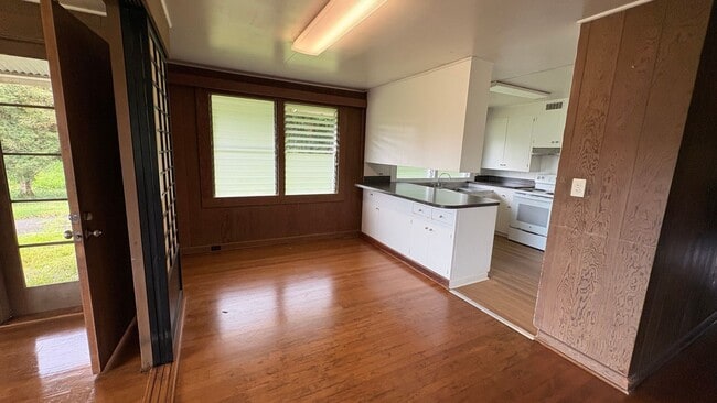 Building Photo - Beautiful 3 Bedroom House with Studio and Separate Garage on Property