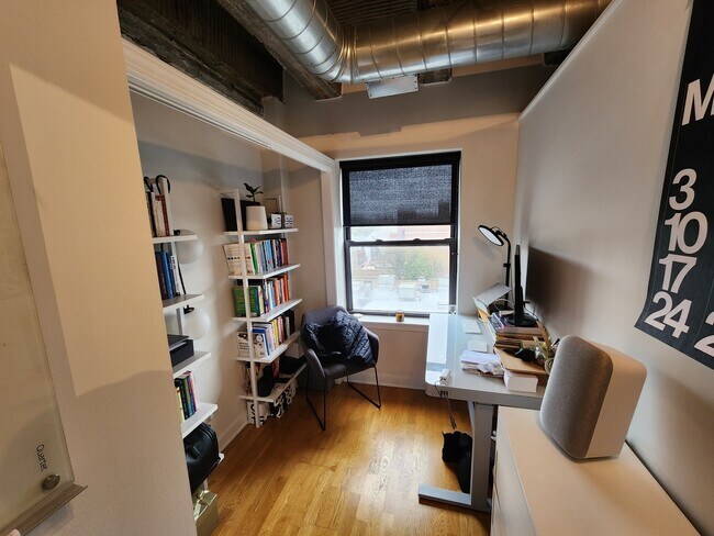 Building Photo - 3150 N Sheffield Ave