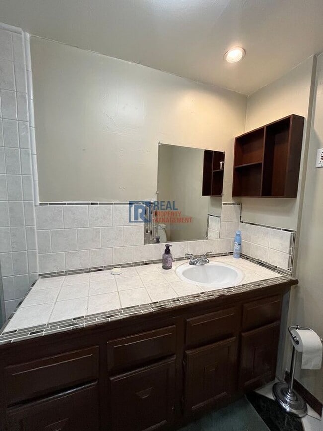 Building Photo - 1470 S Quitman St