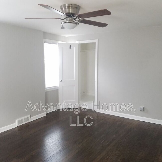 Building Photo - 413 E 63rd Terrace