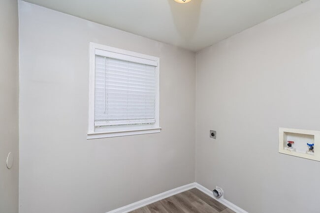 Building Photo - 209 Nila Dawn Ave