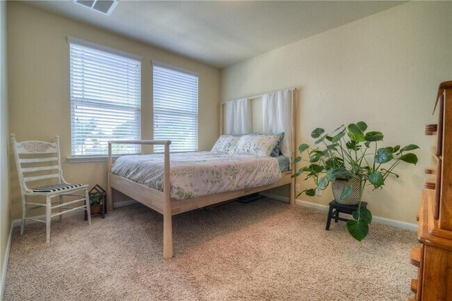 Building Photo - 1412 Willow Vista