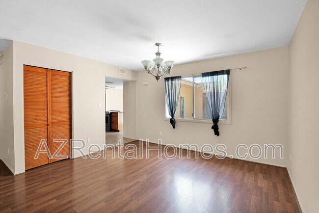 Building Photo - 1622 E Coronado Dr