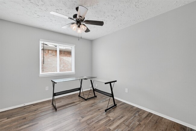 Building Photo - 15806 Pfeiffer Dr