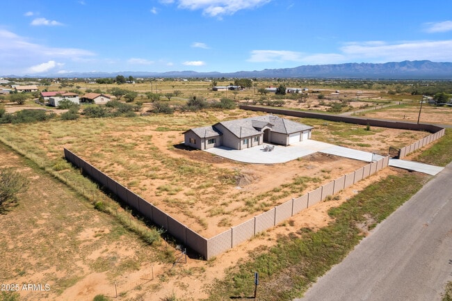 Building Photo - 8373 E Sunwing Ridge Dr