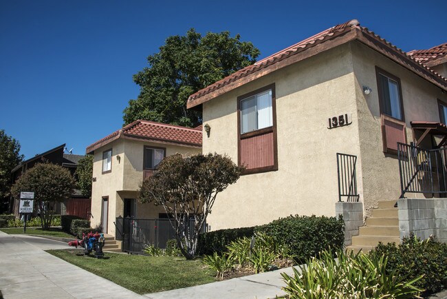 Primary Photo - 1349 Elm Ave