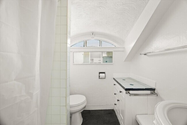 Building Photo - 1 Elm St