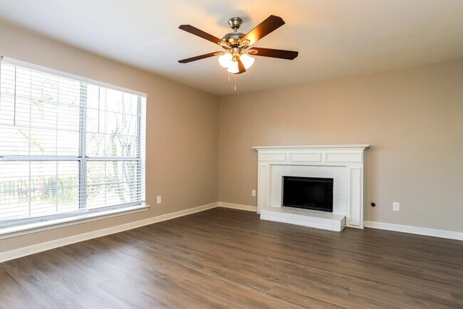 Building Photo - 3721 Riverside Pkwy