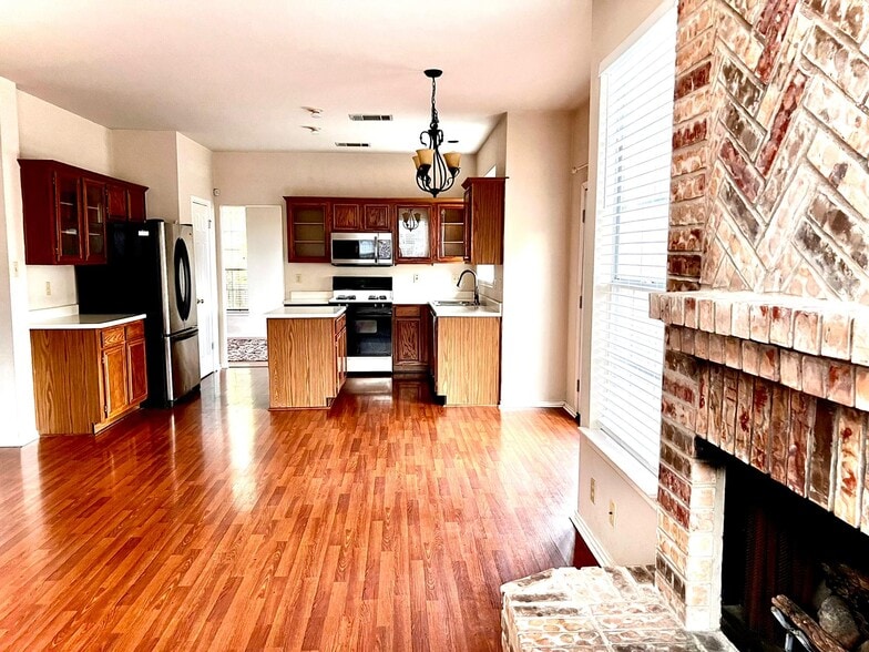 Building Photo - 2904 wren circle