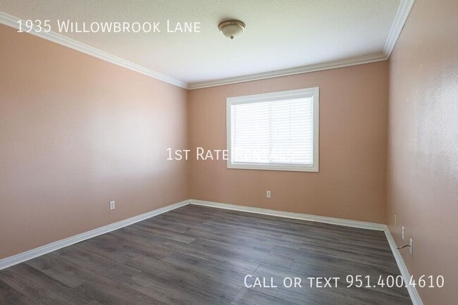 Building Photo - 1935 Willowbrook Ln