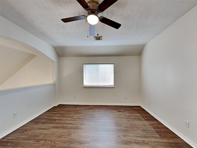 Building Photo - 28726 Hidden Cove Dr