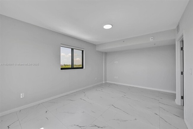 Building Photo - 840 NE 130th St