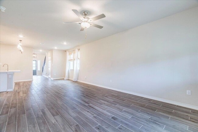 Building Photo - 133 Papaya Dr