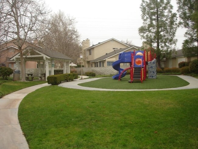 Building Photo - COMING SOON! Mountain View Courtyards 3 Be...