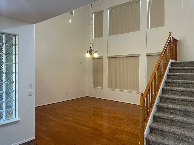 Building Photo - 14361 W Maui Ln