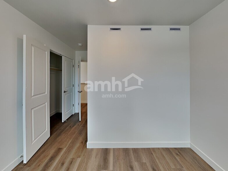 Building Photo - 7423 S Paseo Monte de Oro