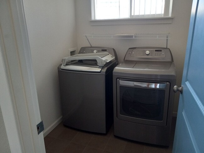 Building Photo - Stylish Comfort in the Heart of Pullman