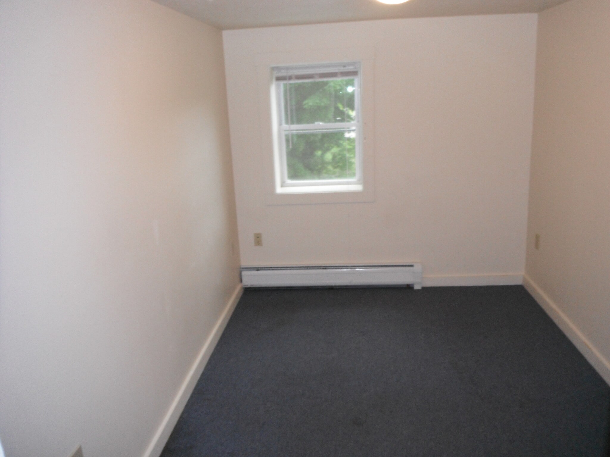 bedroom - 12 N River St
