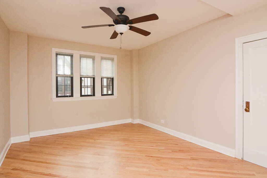 Building Photo - 896 Green Bay Rd