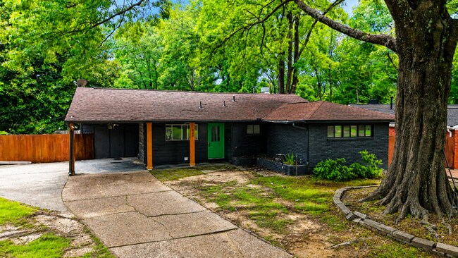 Building Photo - Cozy Freshly Updated 4BR/2BA on Green Acres- Available Now!!!