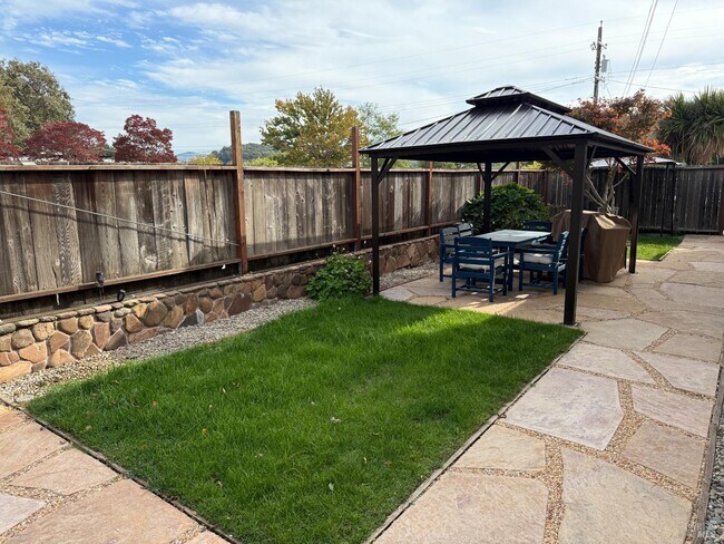 Building Photo - 840 Idylberry Rd