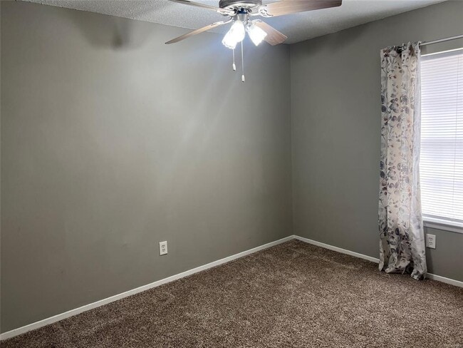 Building Photo - 1705 Deatsville Hwy