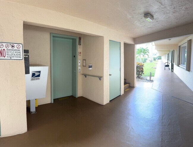 Building Photo - 700 Village Green Ct