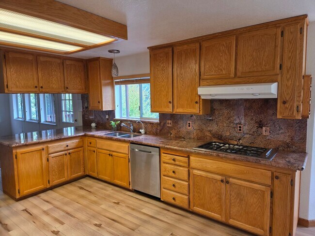 Building Photo - Discover Your Dream Home