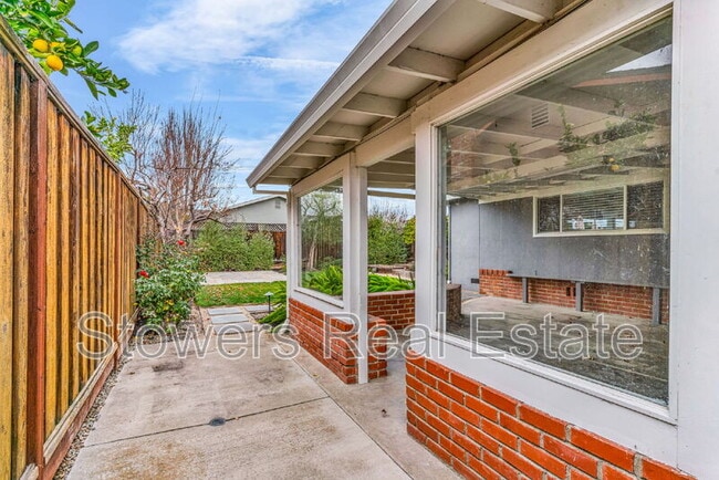 Building Photo - 3928 Dartmouth Way