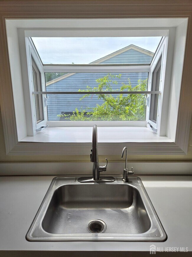 Building Photo - 8D Glastonbury Dr