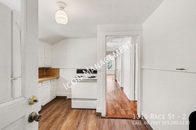 Building Photo - 1315 Race St