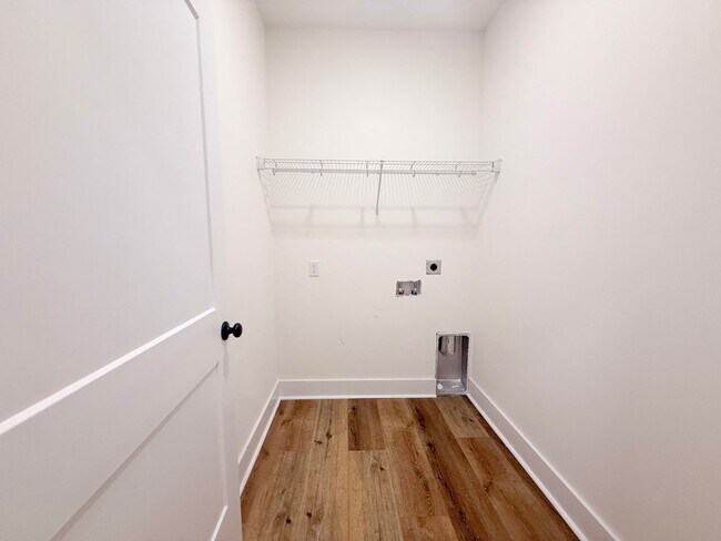 Building Photo - 3-Bedroom Home Steps from Resort-Style Pool with Jack-and-Jill Bath