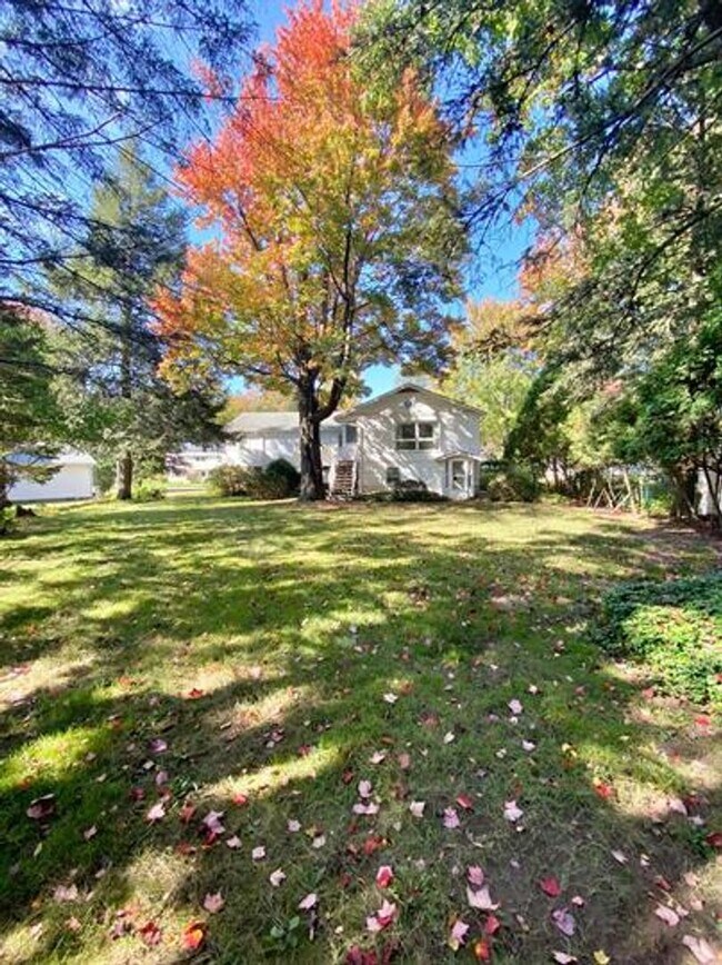 Building Photo - 5 Bedroom Home in Essex Junction!