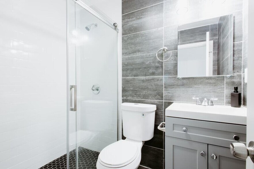 Building Photo - 179 E 102nd St