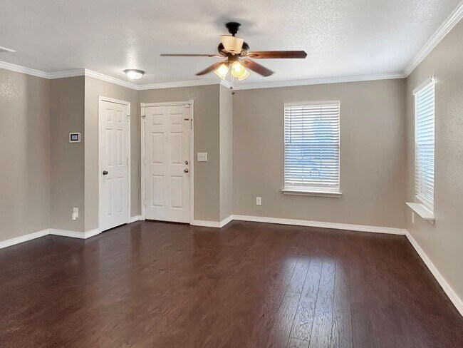 Building Photo - Spacious 5-Bedroom Retreat with Oversized Primary Suite in Converse