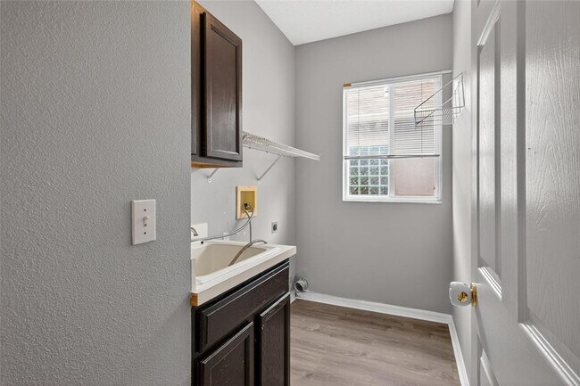 Building Photo - 4210 Harbor Lake Dr