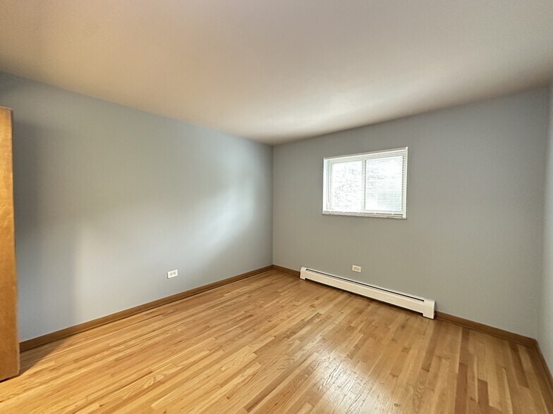 Building Photo - 1639 Oakwood Ave
