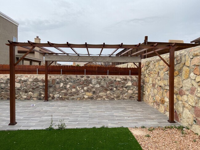 Building Photo - 1470 Senda Del Sol Ln