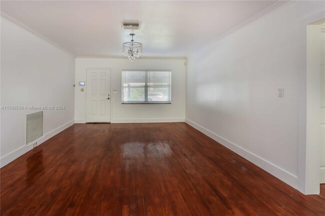 Building Photo - 1404 Plunkett St