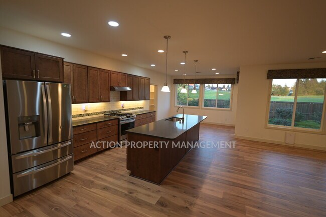 Building Photo - Beautiful custom-built 3 bed, 1 office, 2 bath, 2 car garage in Sequim