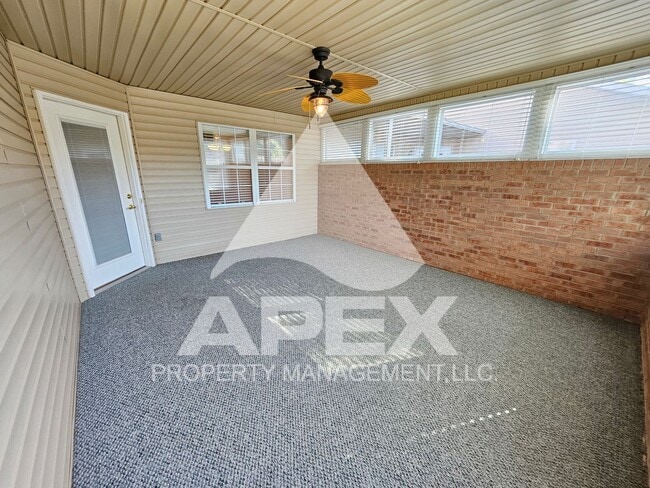 Building Photo - Stunning 2 Bd-2 Ba Condo with 1-Car garage...