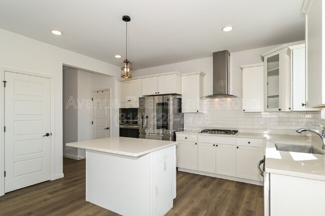 Building Photo - 608 Highland Pr Dr